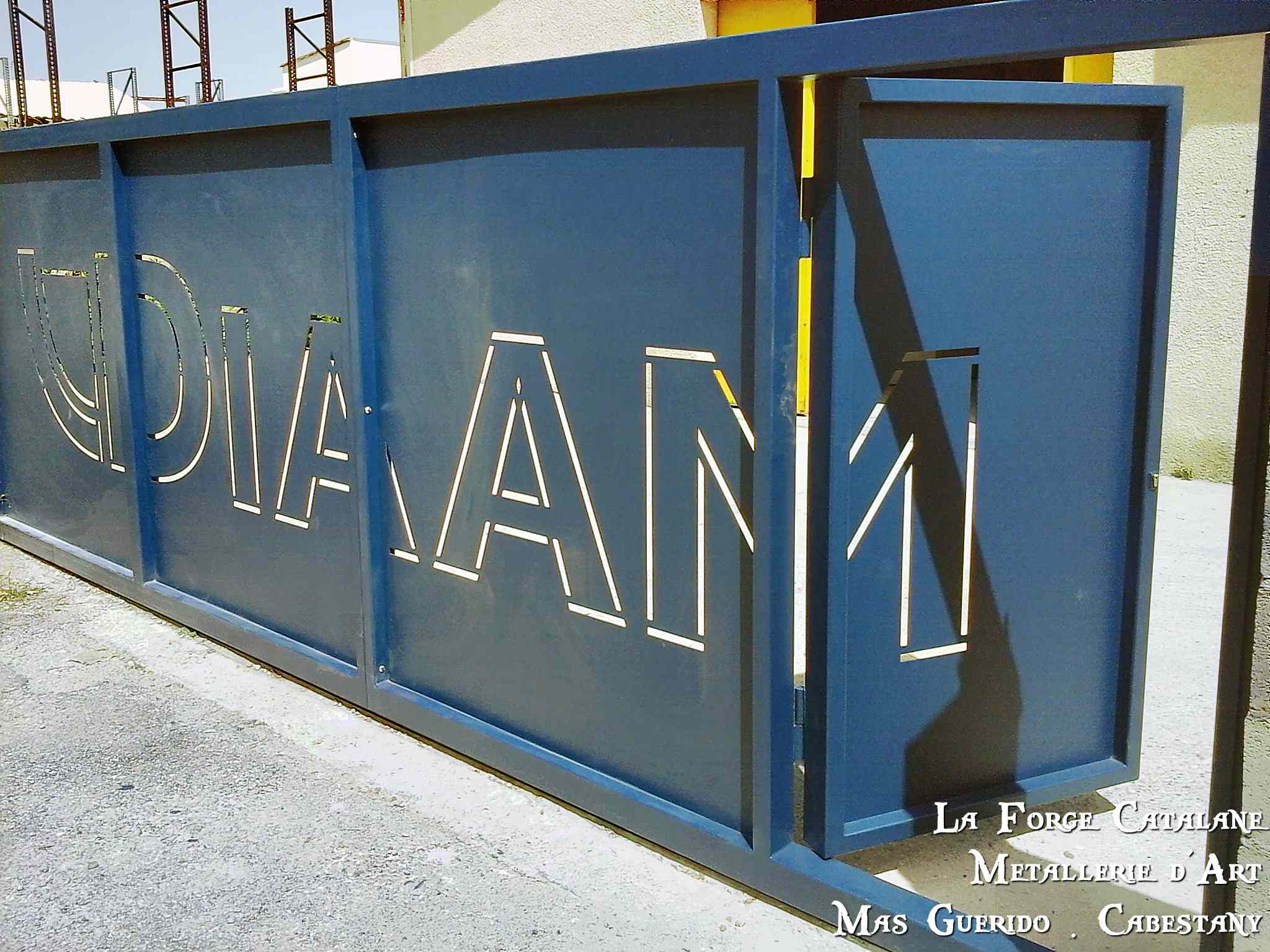 portail decoupe laser logo entreprise diaam pia forge catalane 2.jpg